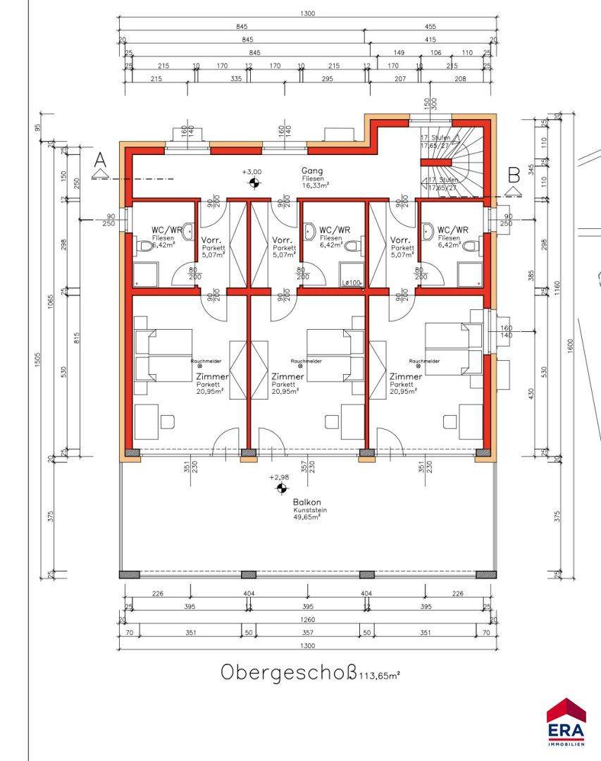 Grundriss des Obergeschosses mit mehreren Schlafzimmern, Bädern und Balkon.