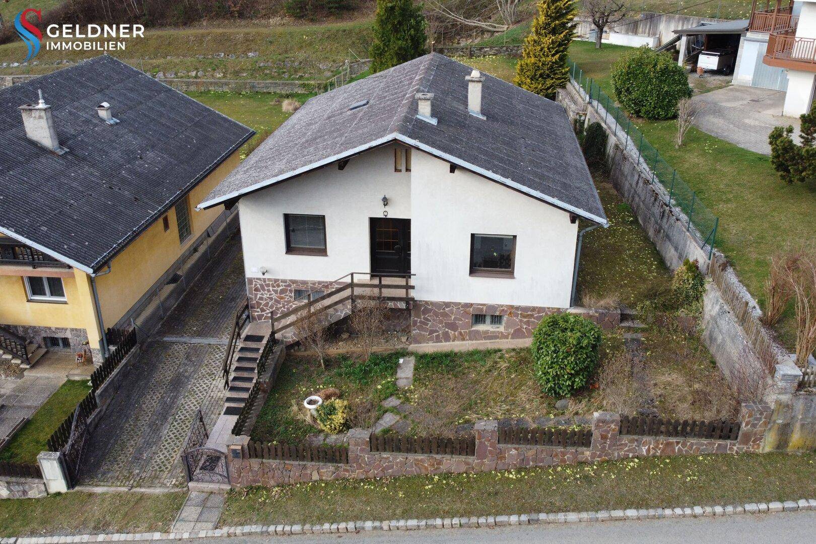 Einfamilienhaus mit eingezäuntem Garten und Garage in absoluter Ruhelage am Waldesrand - Ansicht 5