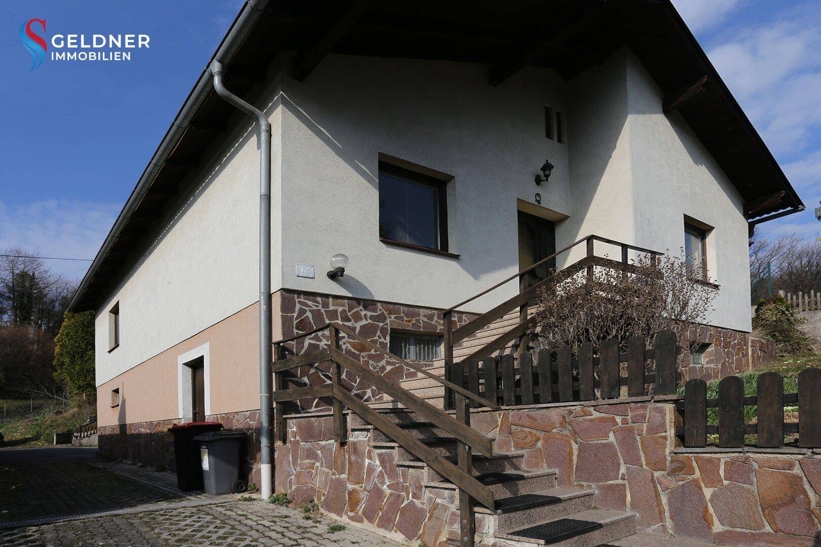 Einfamilienhaus mit eingezäuntem Garten und Garage in absoluter Ruhelage am Waldesrand - Mehr
