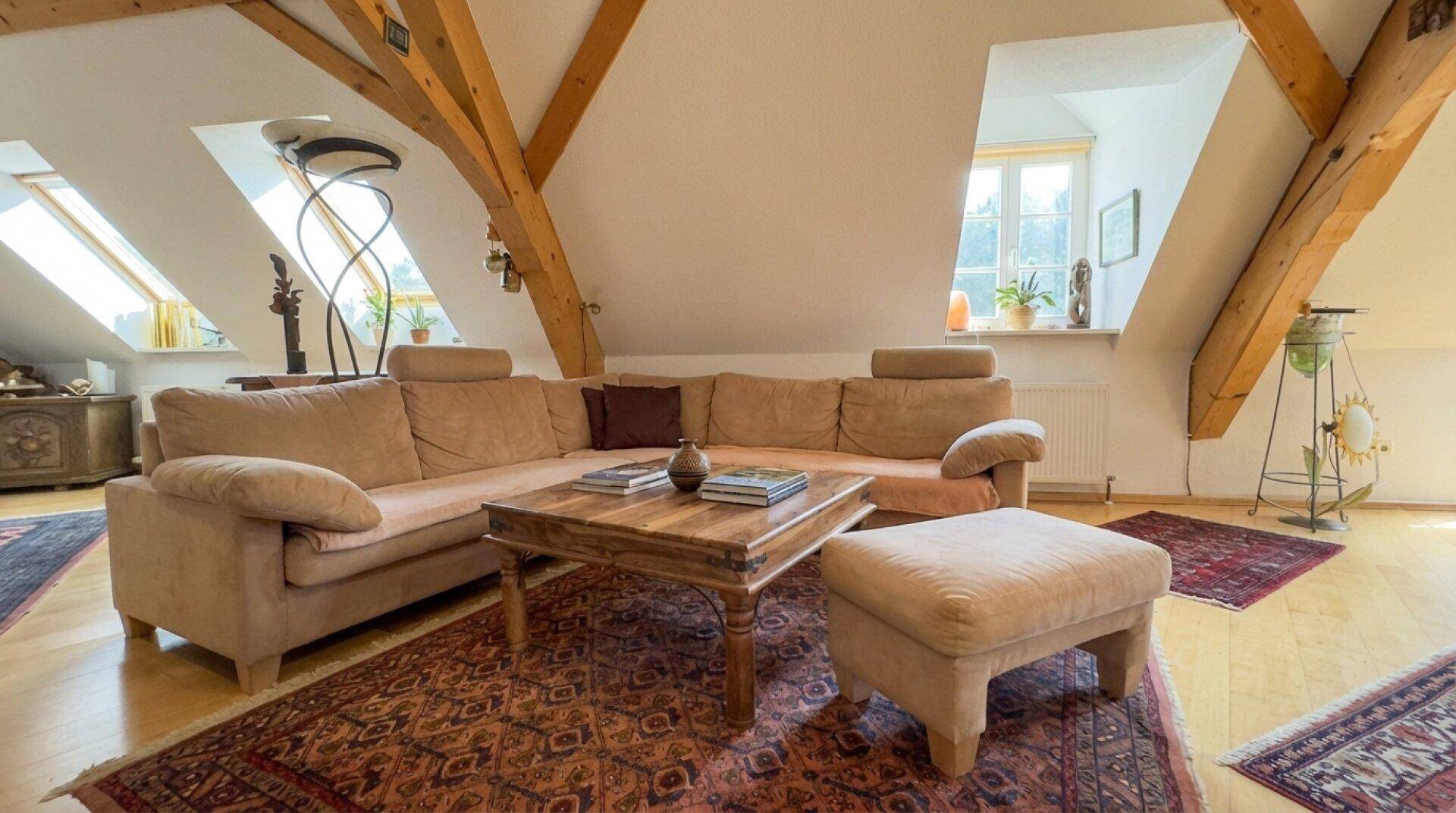 Historisches Wohnhaus im Herzen des Rosentals mit vier Einheiten und Atelier - Ansicht 2