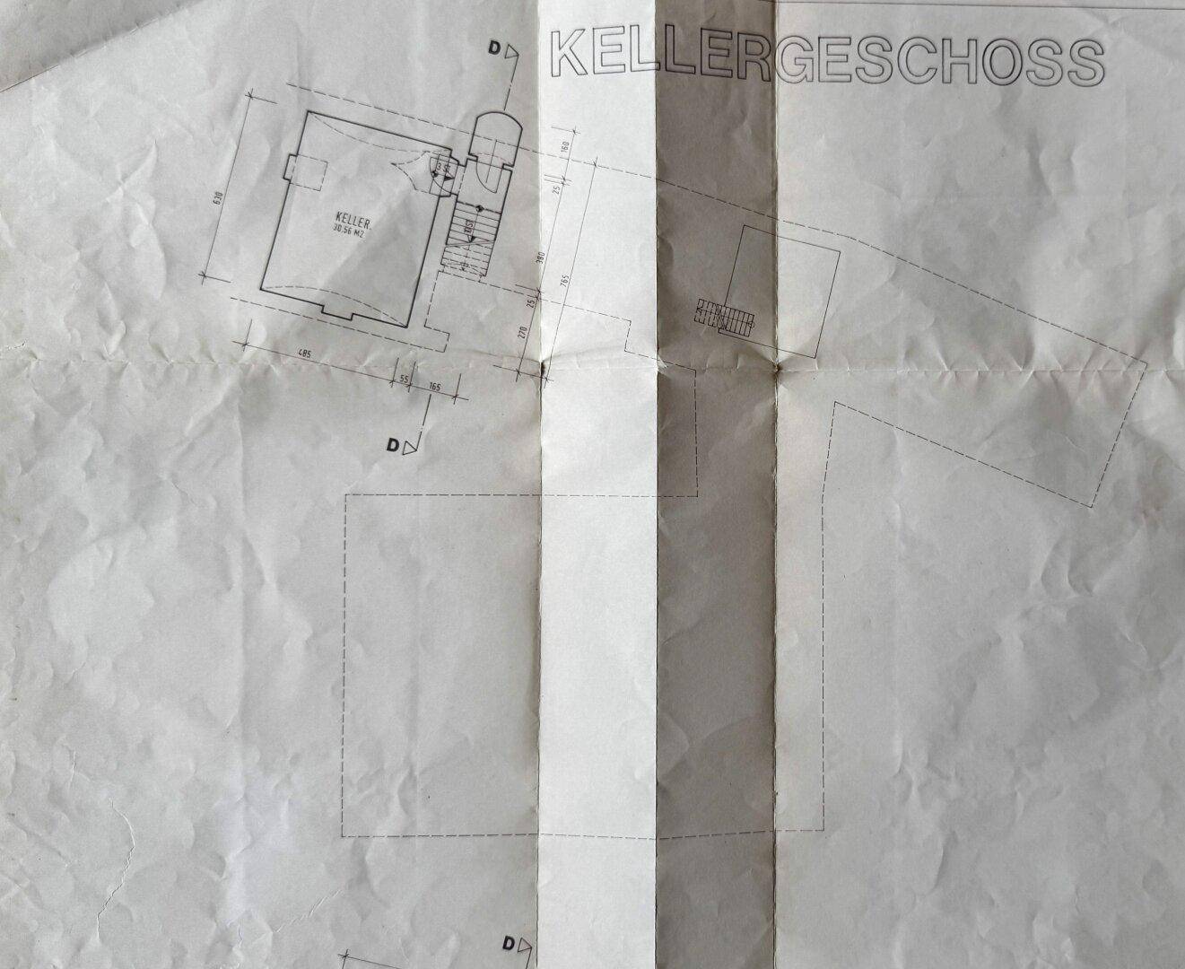 Grundriss des Kellergeschosses mit Lagerraum und Treppenzugang.
