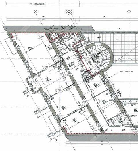 Ausschnitt eines detaillierten Grundrisses mit Treppenhaus und mehreren Räumen im Obergeschoss.