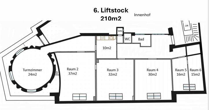 Grundriss des 6. Liftstocks mit mehreren Räumen, Bad, WC und einem Turmzimmer.