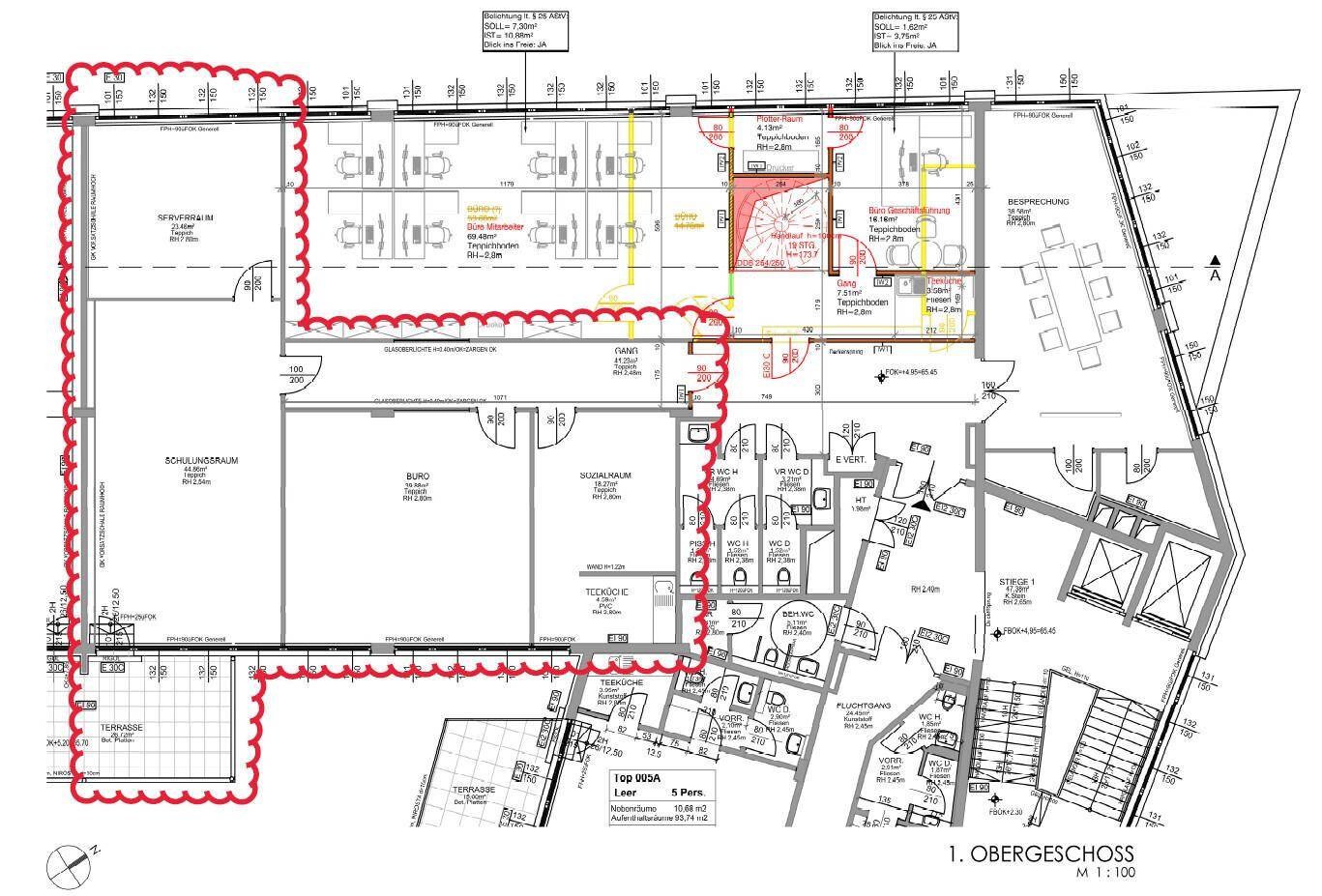 Grundriss des Obergeschosses mit mehreren Büroräumen, einer Terrasse und einem Treppenhaus, detailliert dargestellt.