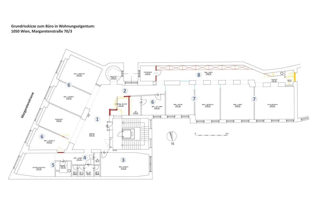 Detaillierter Grundriss eines Büro- oder Wohnobjekts mit mehreren Räumen und einem zentralen Treppenhaus.