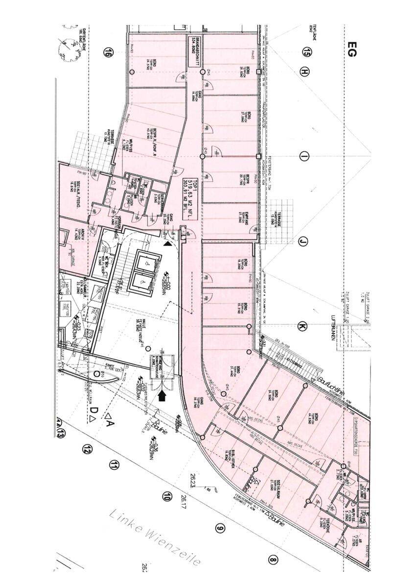 Detaillierter Grundriss des Erdgeschosses mit verschiedenen Büroeinheiten und Zugangsbereichen.