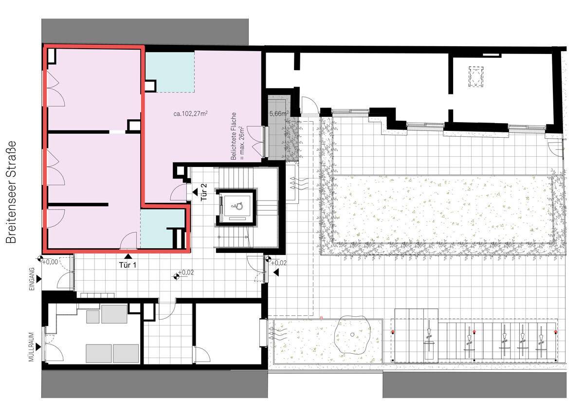 Detaillierter Grundriss des Erdgeschosses mit Aufzug, mehreren Räumen und Außenbereich.