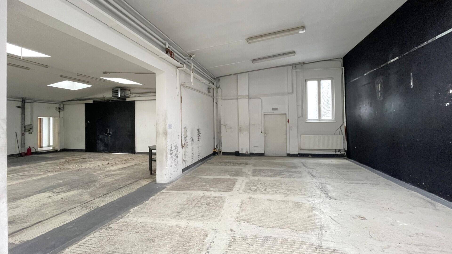 Gewerbliche Lagerhalle nahe Westbahnhof! – další