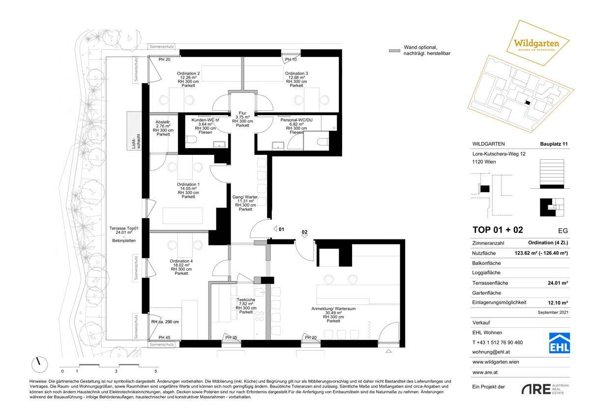 Detaillierter Grundriss einer großen Wohnung mit mehreren Zimmern und einer weitläufigen Terrasse.