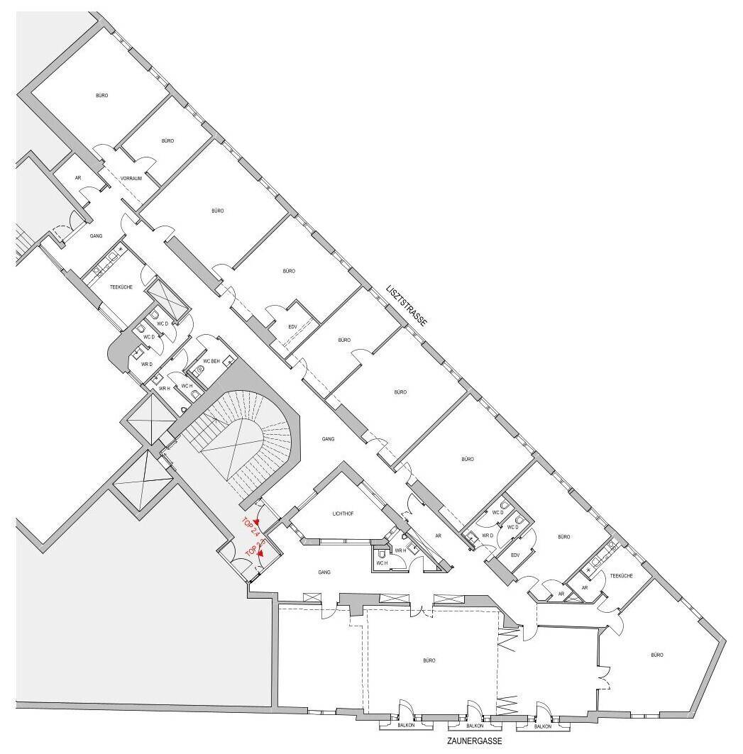 Detaillierter Grundriss einer Etage mit mehreren Büroräumen und Gemeinschaftsbereichen.