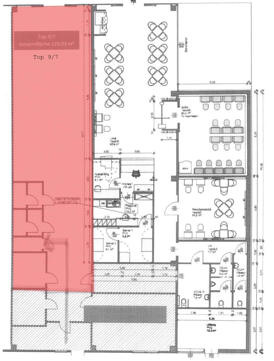 Grundriss eines Gewerbeobjekts mit verschiedenen Räumen, Toiletten und einem großen Hauptbereich.