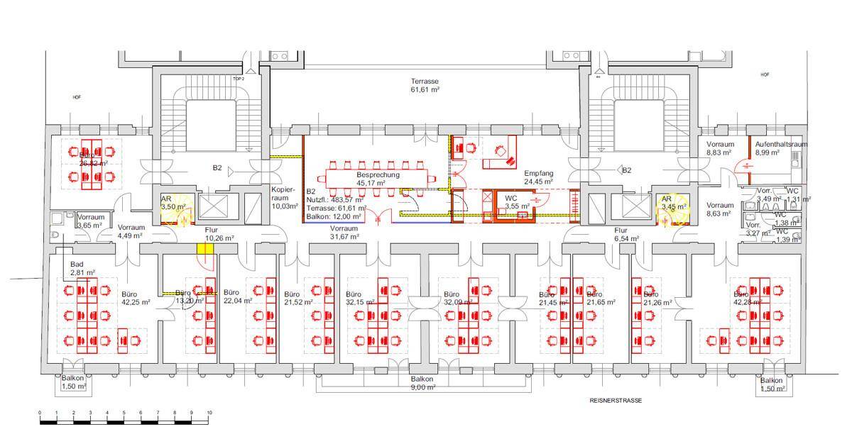 Detaillierter Grundriss mit mehreren Büroräumen, Empfangsbereich, Besprechungszimmer und großer Terrasse.