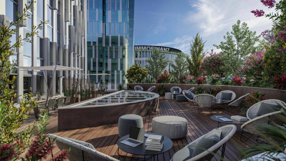 Attraktive Dachterrasse mit Holzdeck, bequemen Sitzgelegenheiten und üppiger Bepflanzung in urbaner Umgebung.
