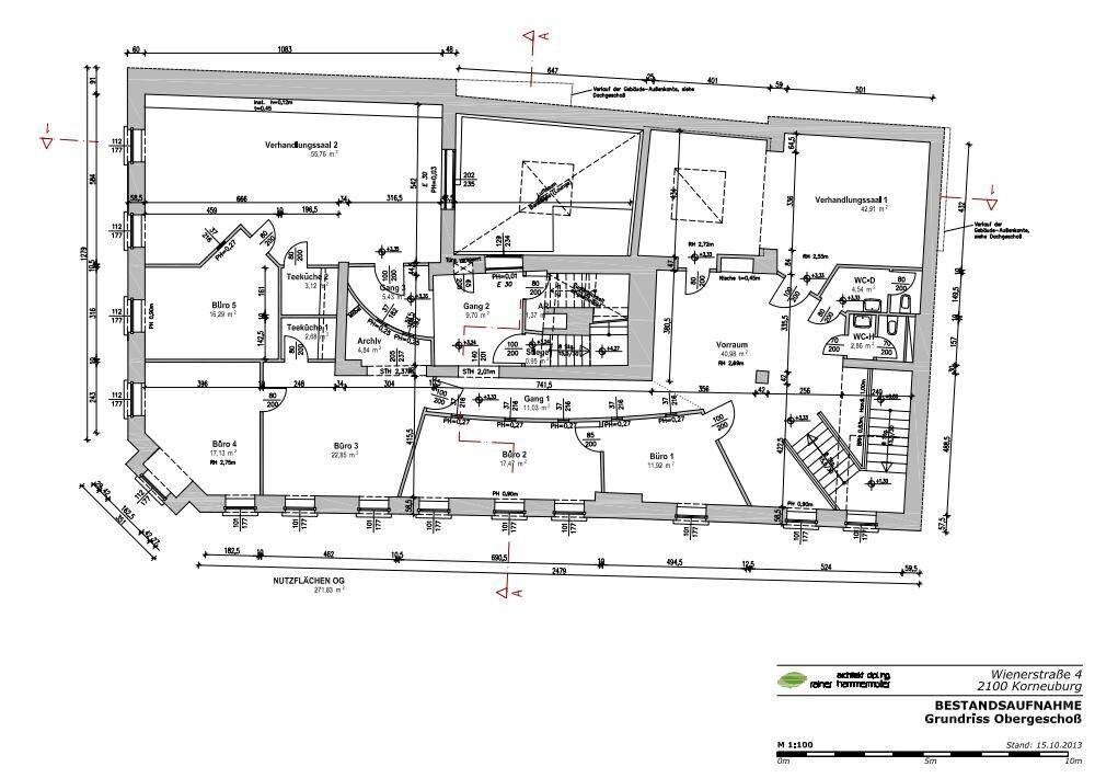 Grundriss des Obergeschosses mit mehreren Büroräumen, Gängen und Sanitärbereichen.