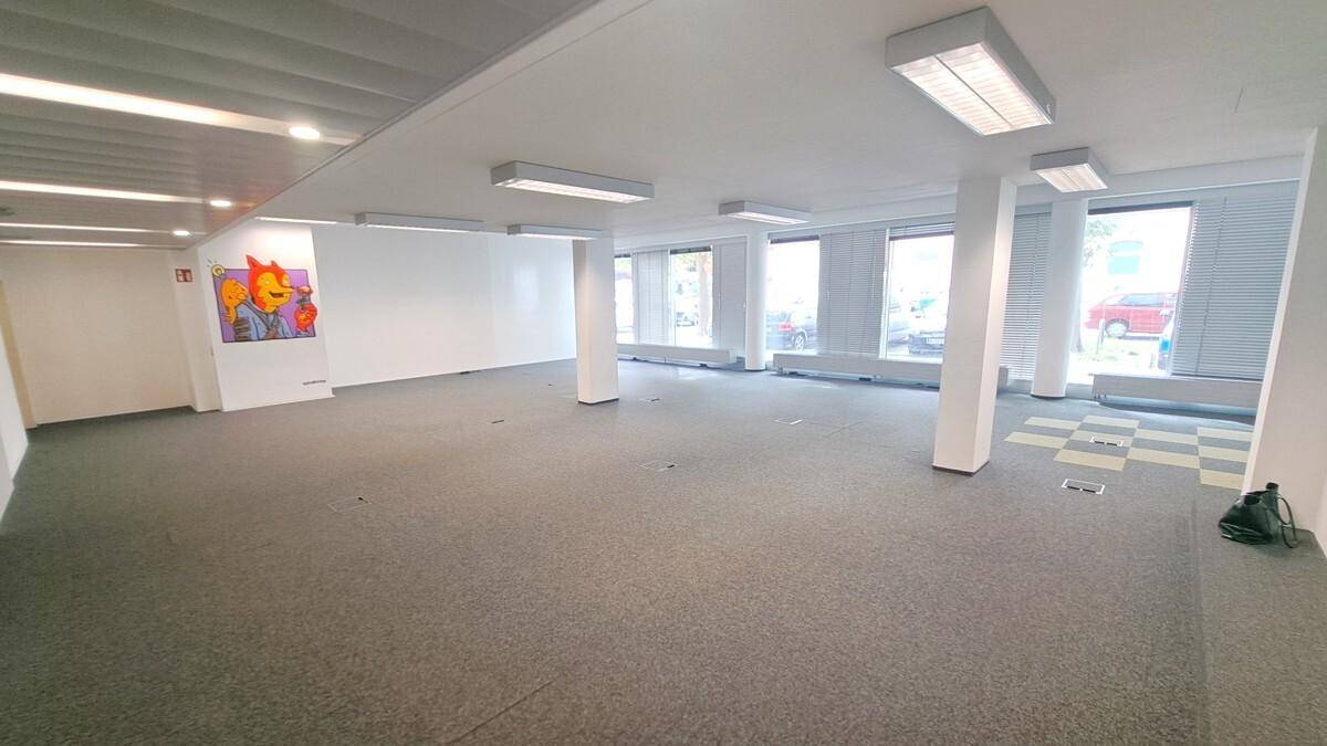 Lichtdurchflutete Gewerbefläche mit großzügiger Schaufensterfront – pohled 6