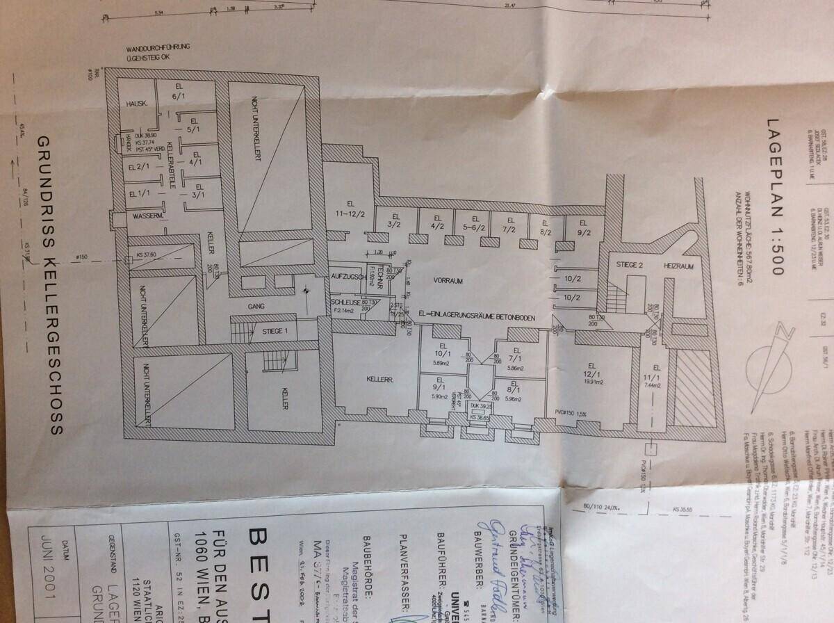 Grundriss des Kellergeschosses mit verschiedenen Kellerräumen und Technikbereichen des Gebäudes.