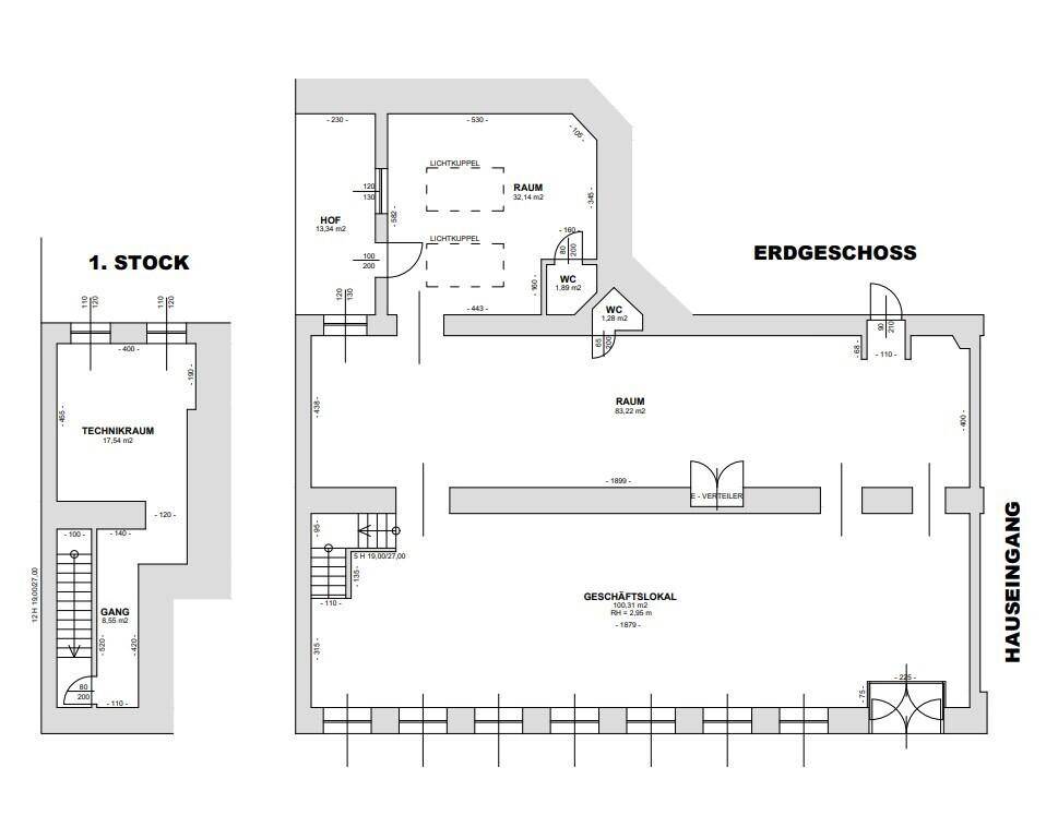 Detaillierter Grundrissplan zeigt Erdgeschoss und ersten Stock mit Gewerbefläche, Hof und mehreren Toiletten.