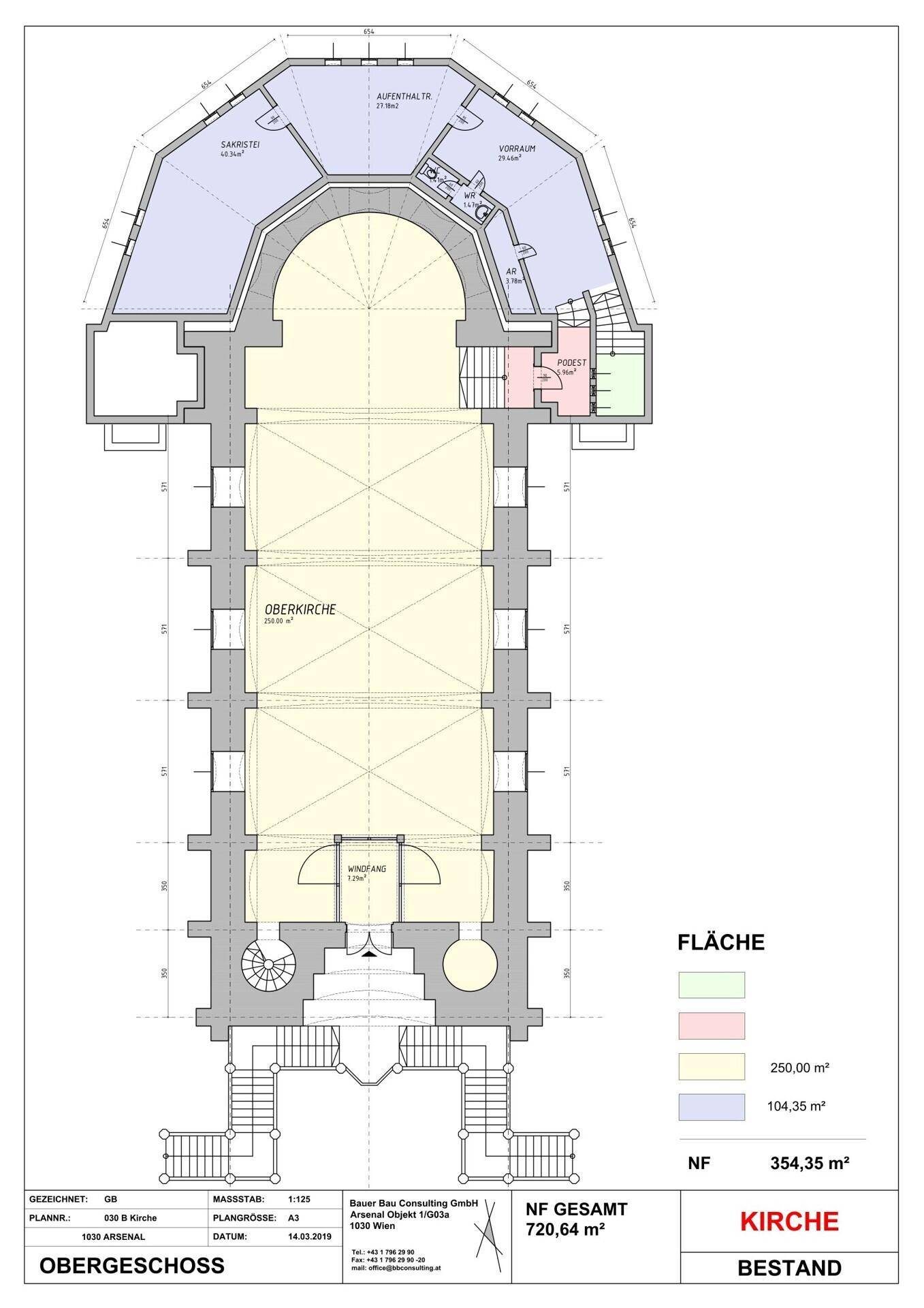 Grundriss des Obergeschosses eines historischen Gebäudes mit verschiedenen Funktionsbereichen und Treppen.