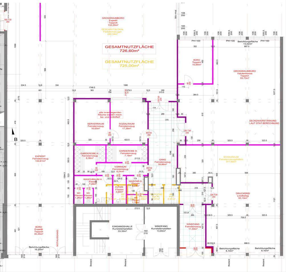 Detaillierter Grundrissplan mit verschiedenen Räumen und der Gesamtnutzfläche von 725m².