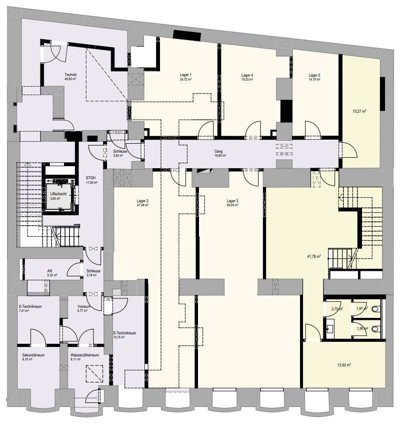 Detaillierter Grundriss einer Etage mit mehreren Lagerräumen, Technikbereichen und einem Aufzug.