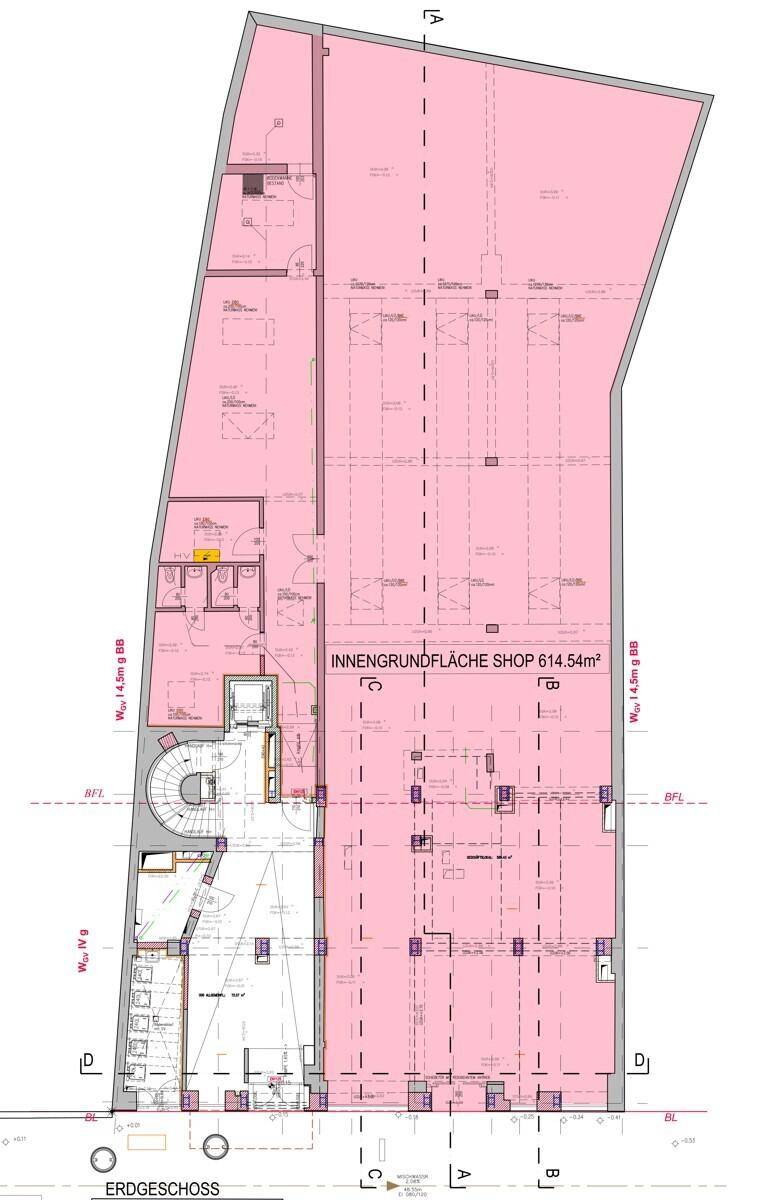 Detaillierter Grundriss des Erdgeschosses, der eine weitläufige Ladenfläche von über 600m² sowie eine elegante Wendeltreppe und separate Sanitärbereiche zeigt.