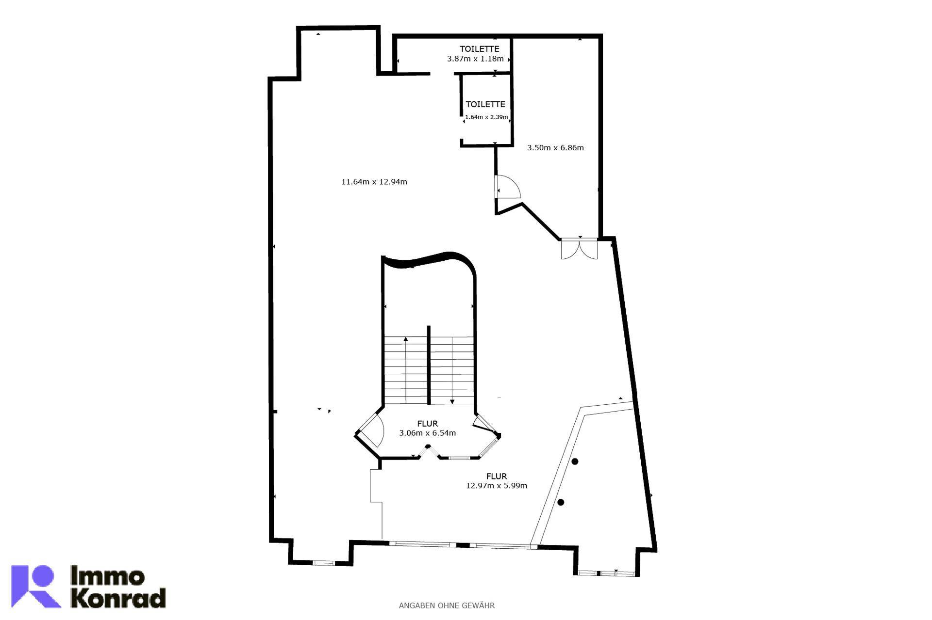 Grundriss eines Stockwerks mit zwei Toiletten und einem zentralen Treppenhausbereich, ideal für Gewerbeflächen.