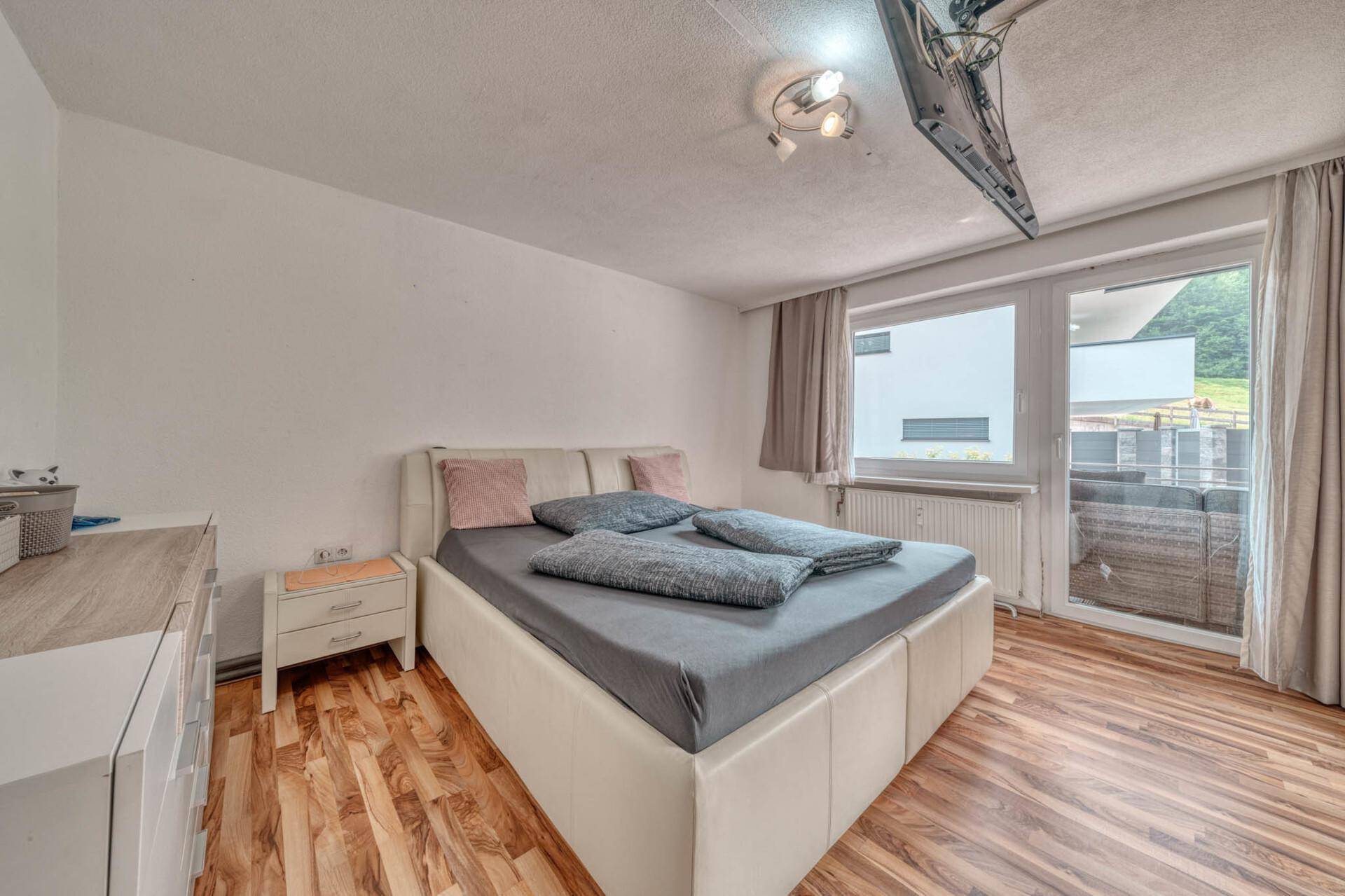 Schlafzimmer 1
