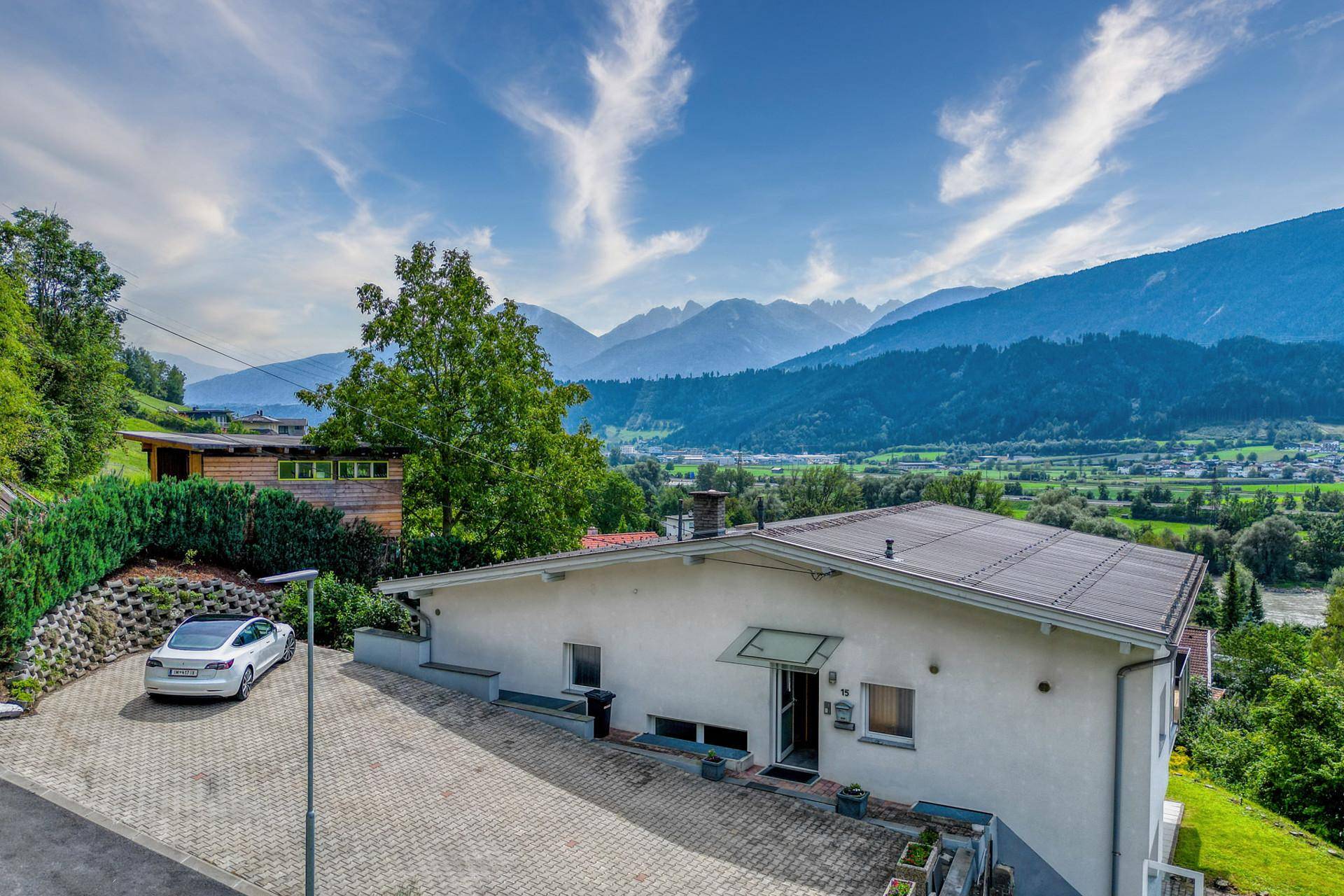 Parkplatz mit Blick nach Innsbruck