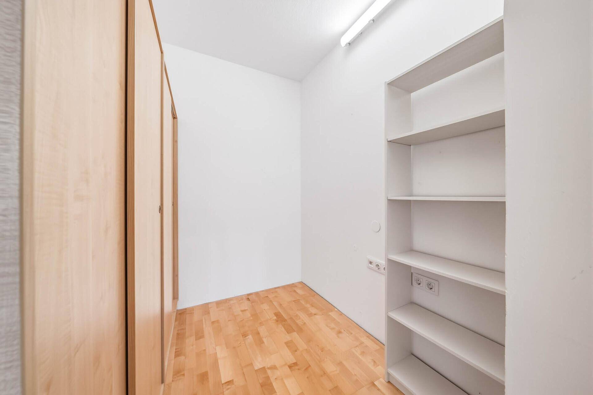 Kleiderschrank