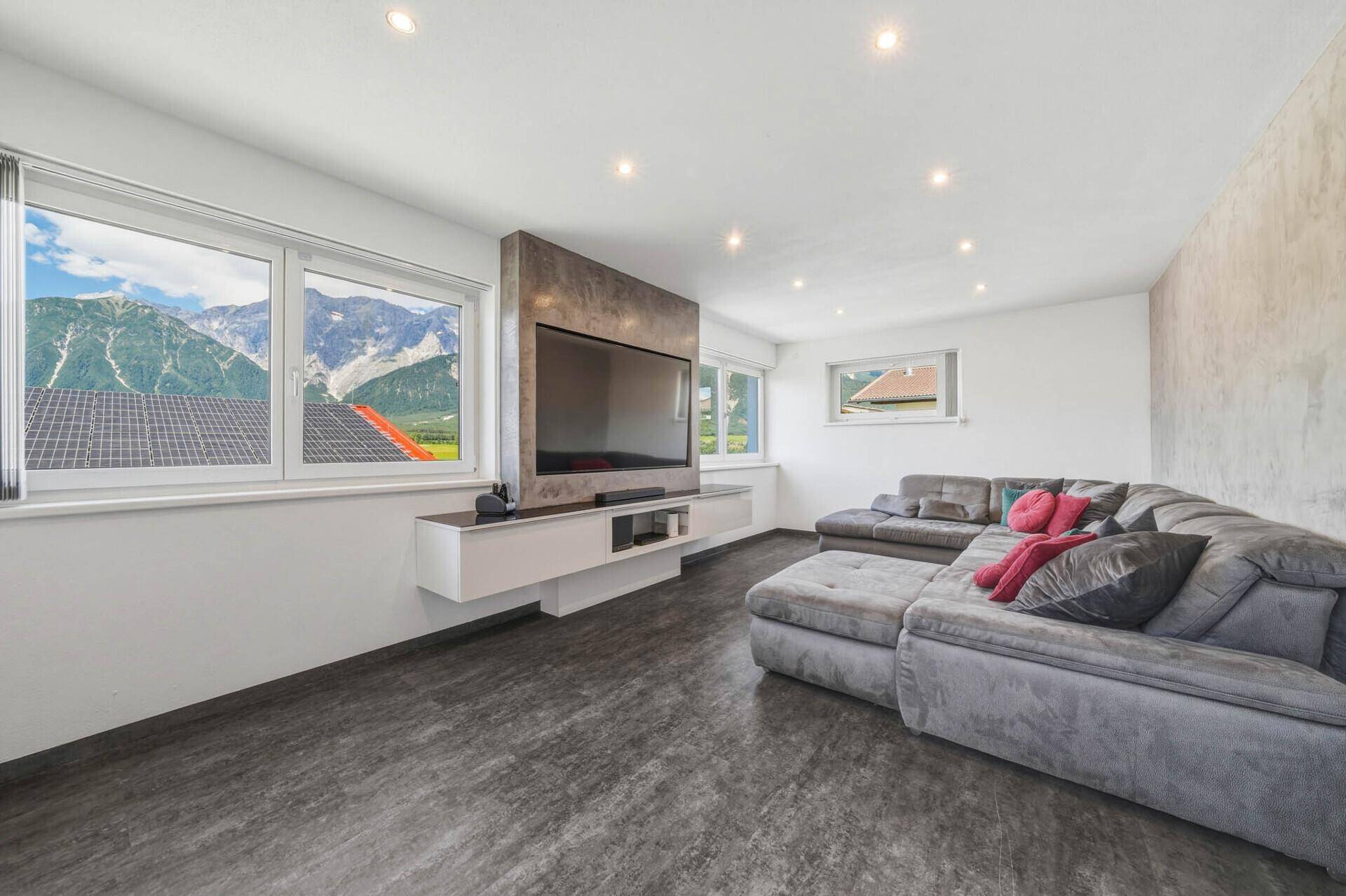 Wohnrarität in Mieming! Modernes Zweifamilienhaus mit Pool, Garten &amp; Panoramablick in Bestlage - Ansicht 2