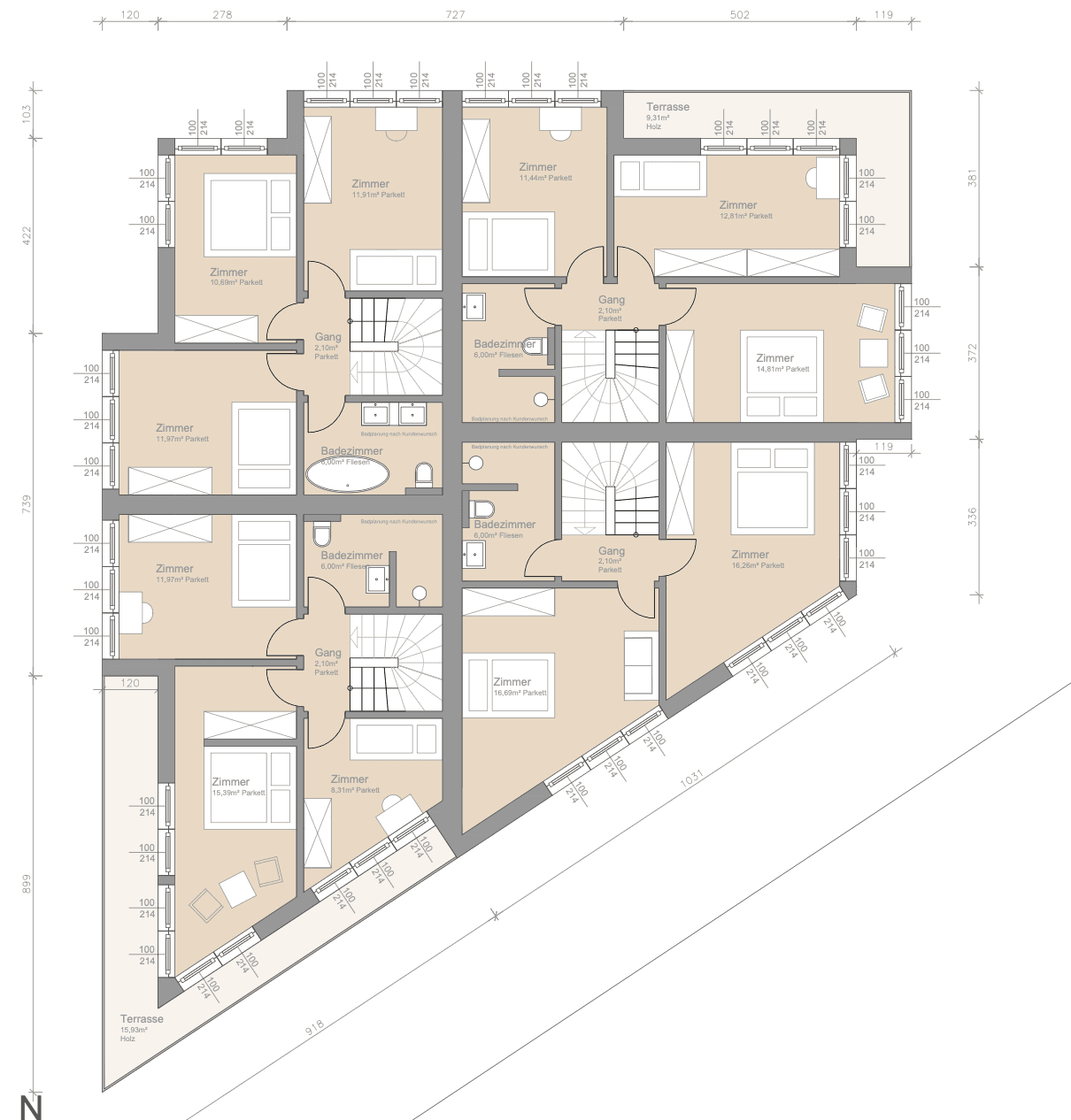 Grundriss des ersten Obergeschosses mit mehreren Schlafzimmern, Bädern und Terrassen.