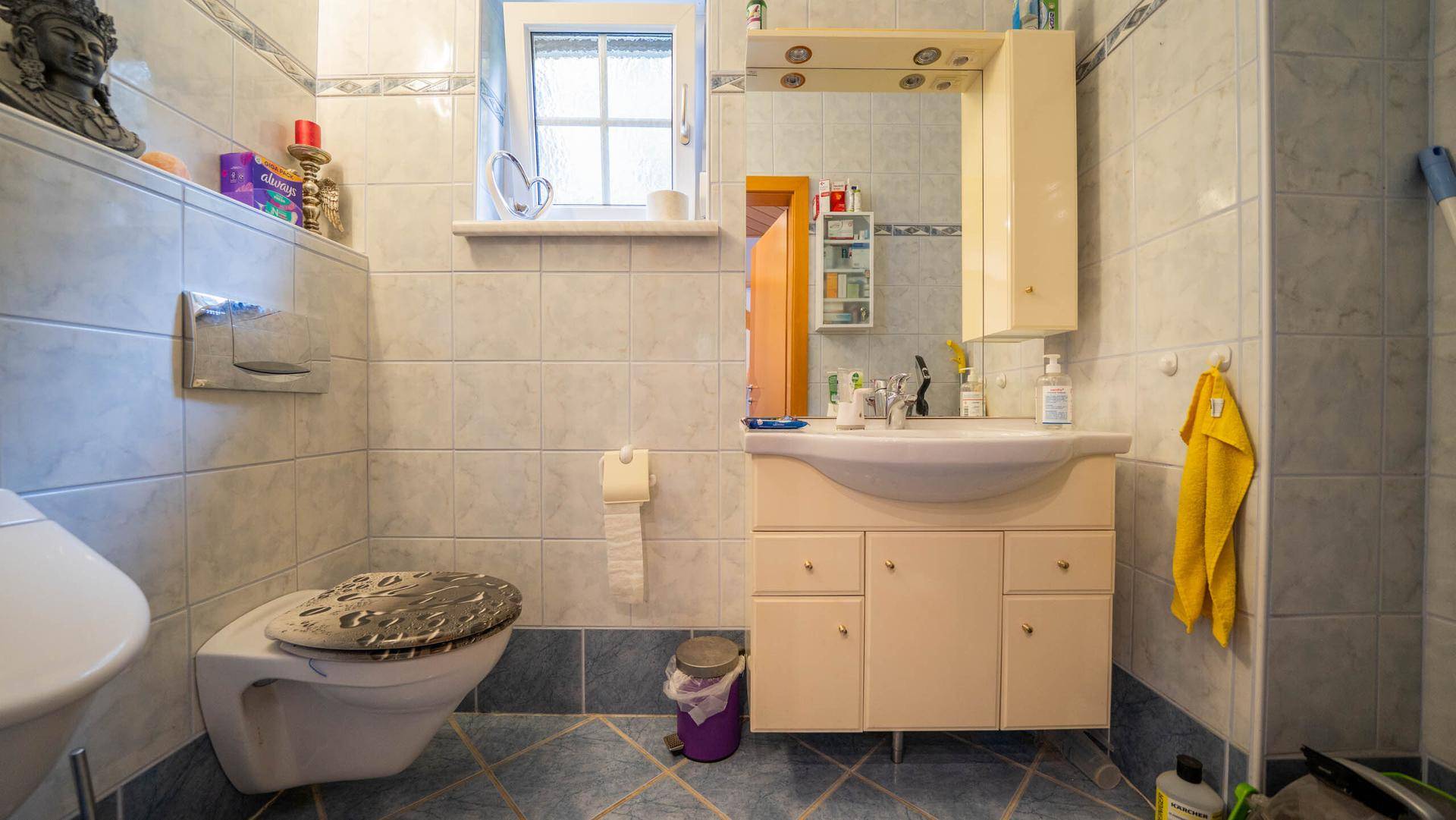 EG - WC
