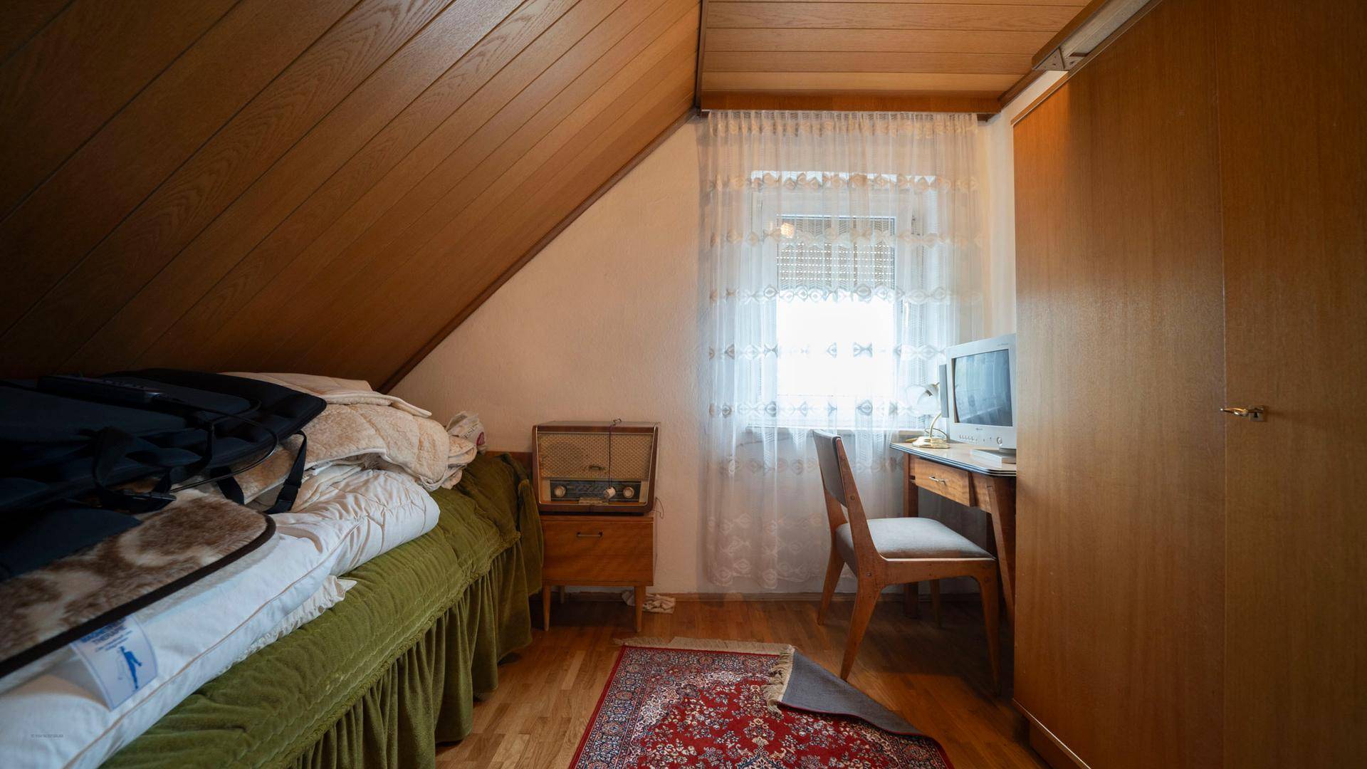 Schlafzimmer DG