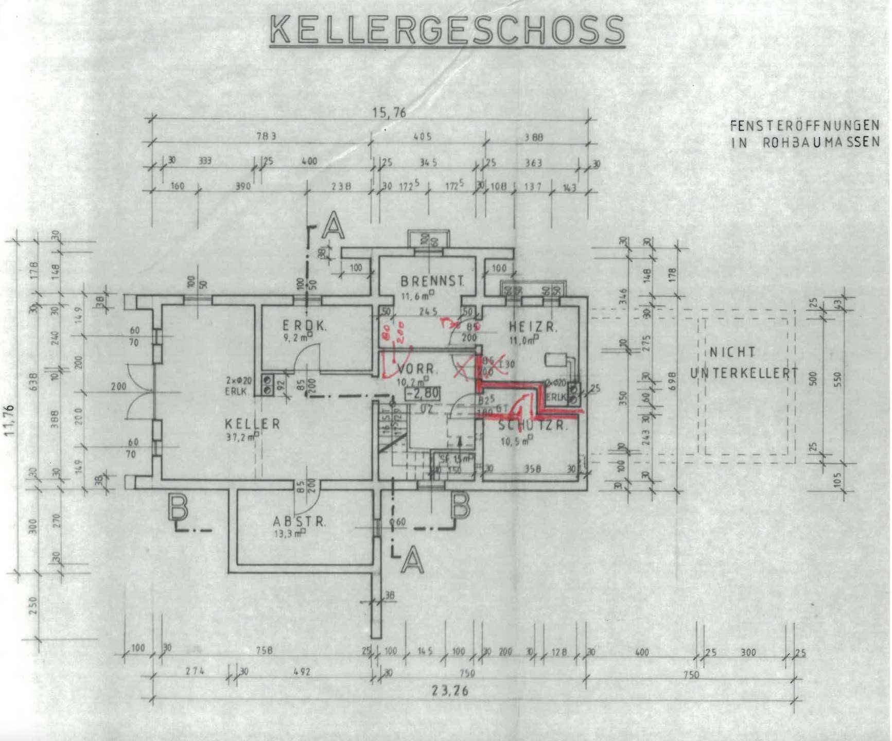 Grundriss des Kellergeschosses mit Abstellräumen, Vorratsraum und Heizungsraum.