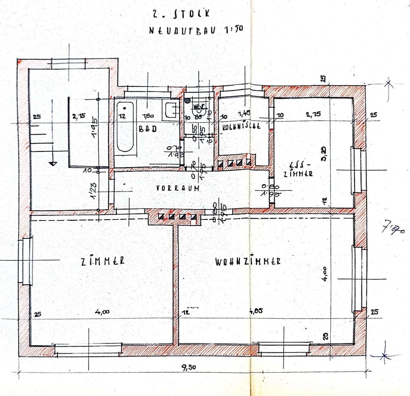 Handgezeichneter Grundriss des zweiten Stocks mit Badewanne, separatem WC, Wohn- und Esszimmer.