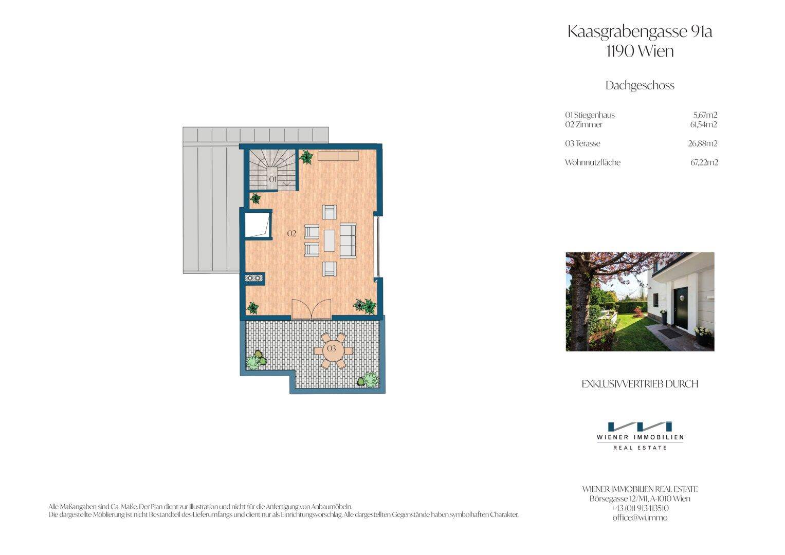 Grundriss des Dachgeschosses mit offenem Wohnbereich, Terrasse und schräger Dachlinie.