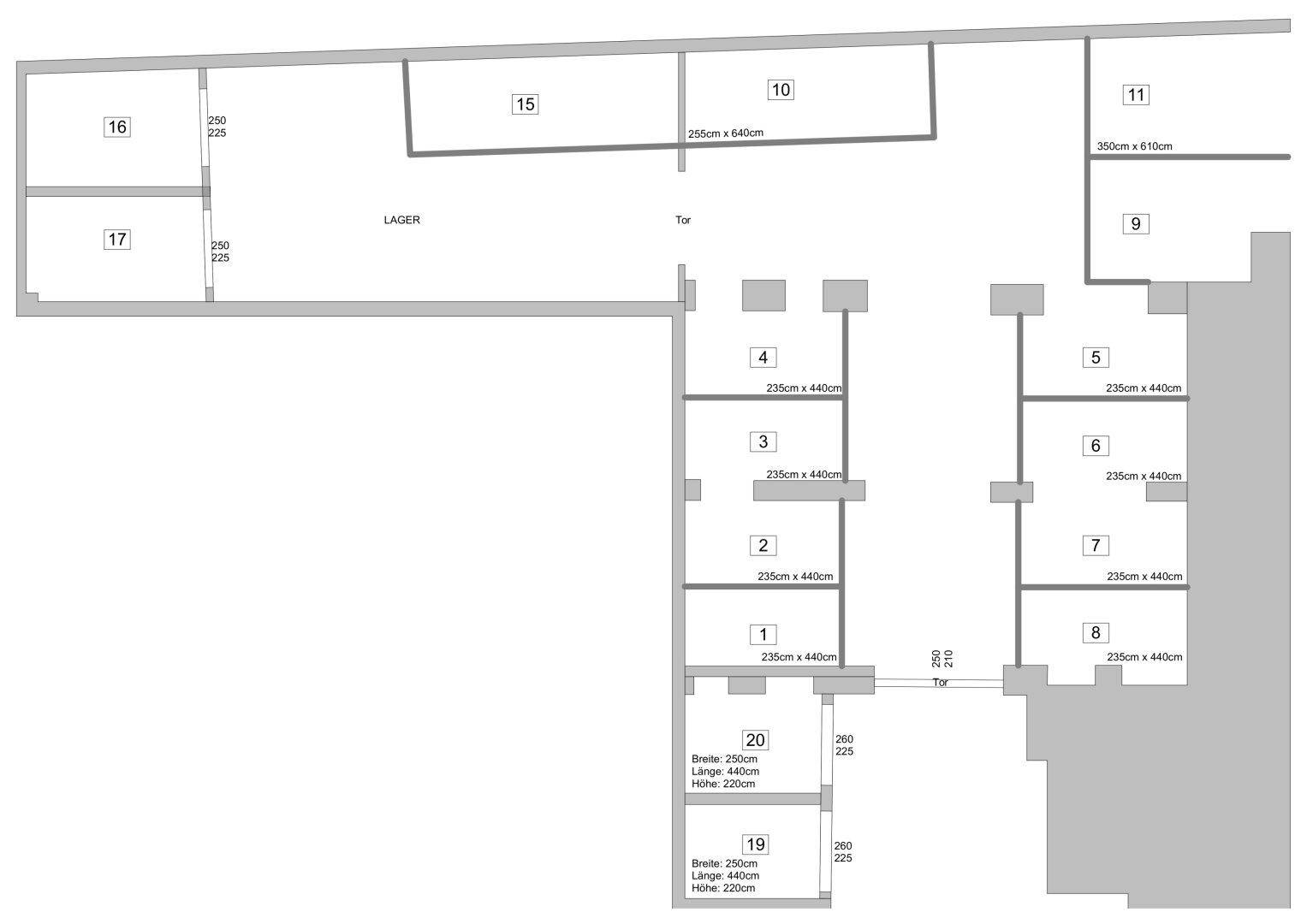 Grundrissplan mit mehreren nummerierten Räumen und Lagerbereichen, inklusive Maßen und Toren.