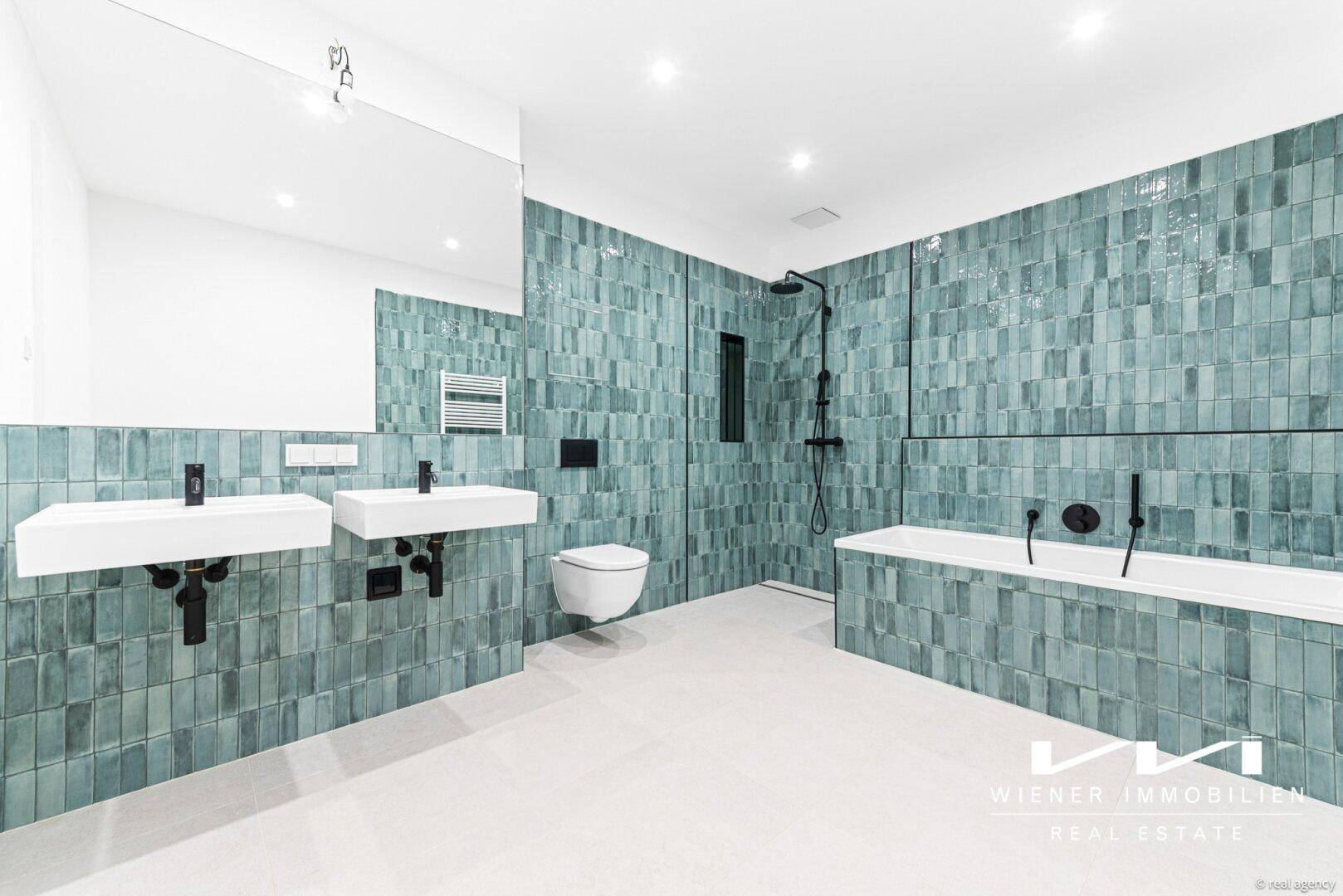 Modernes Badezimmer mit doppelten Waschbecken, Badewanne und stilvollen türkisfarbenen Fliesen. 