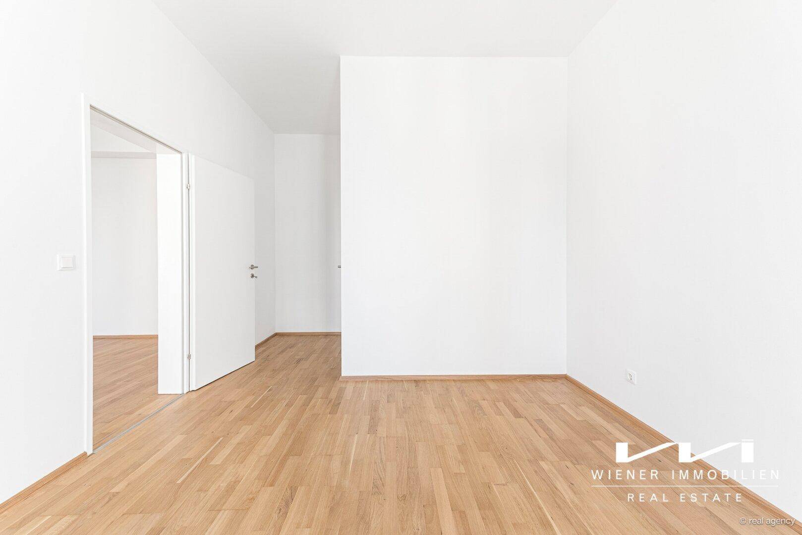 Attraktive, helle und sanierte 2 Zimmer Altbauwohnung - Mehr