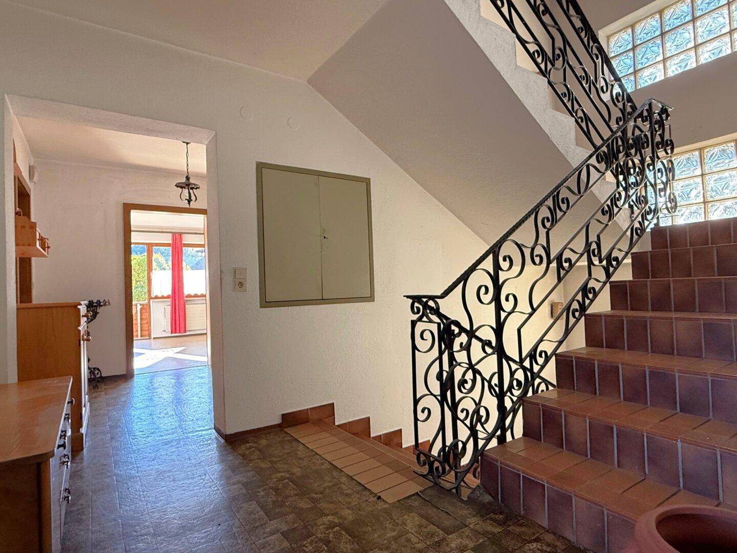 Gang mit Treppen