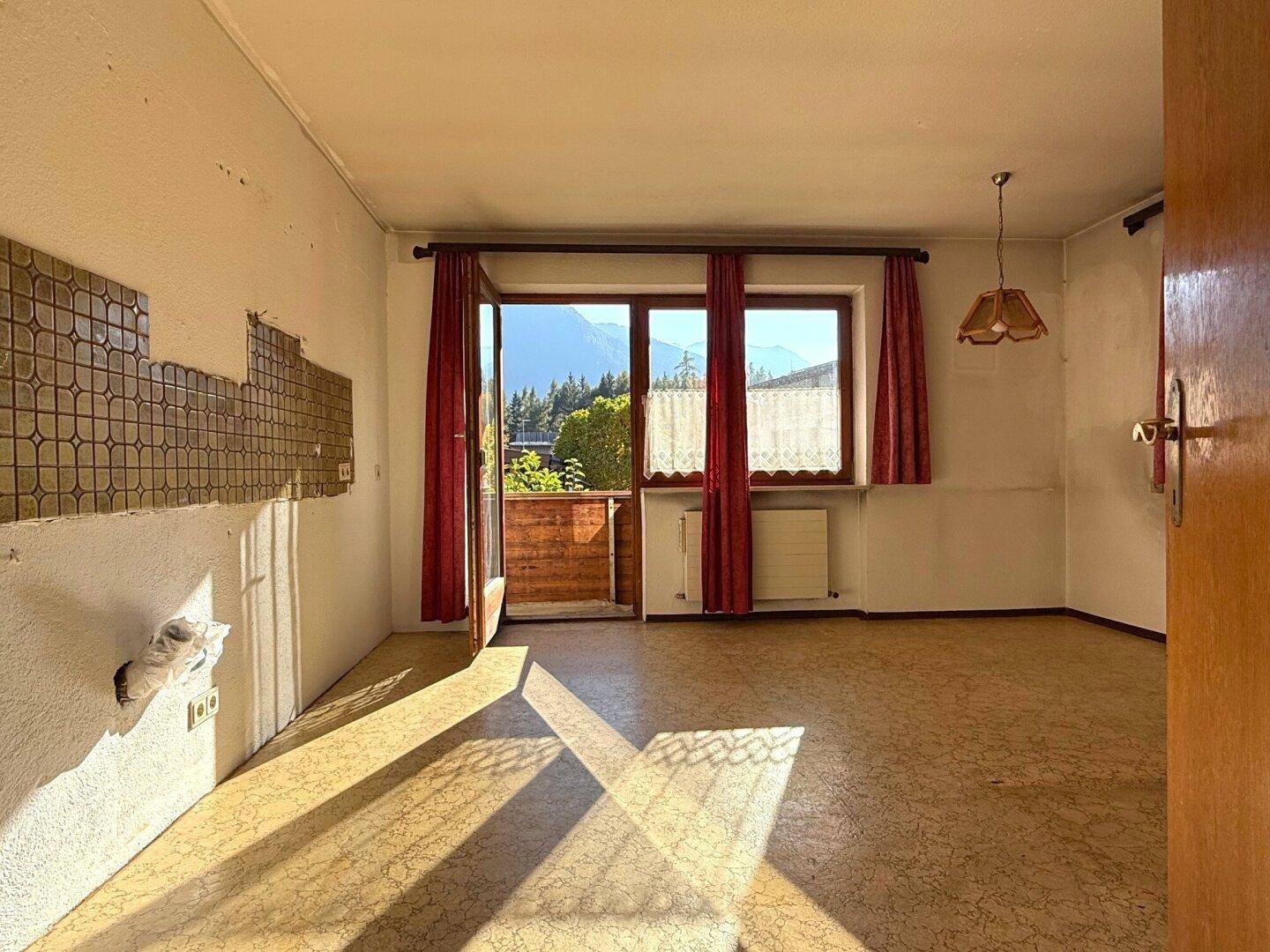 Küche mit Terrassenzugang
