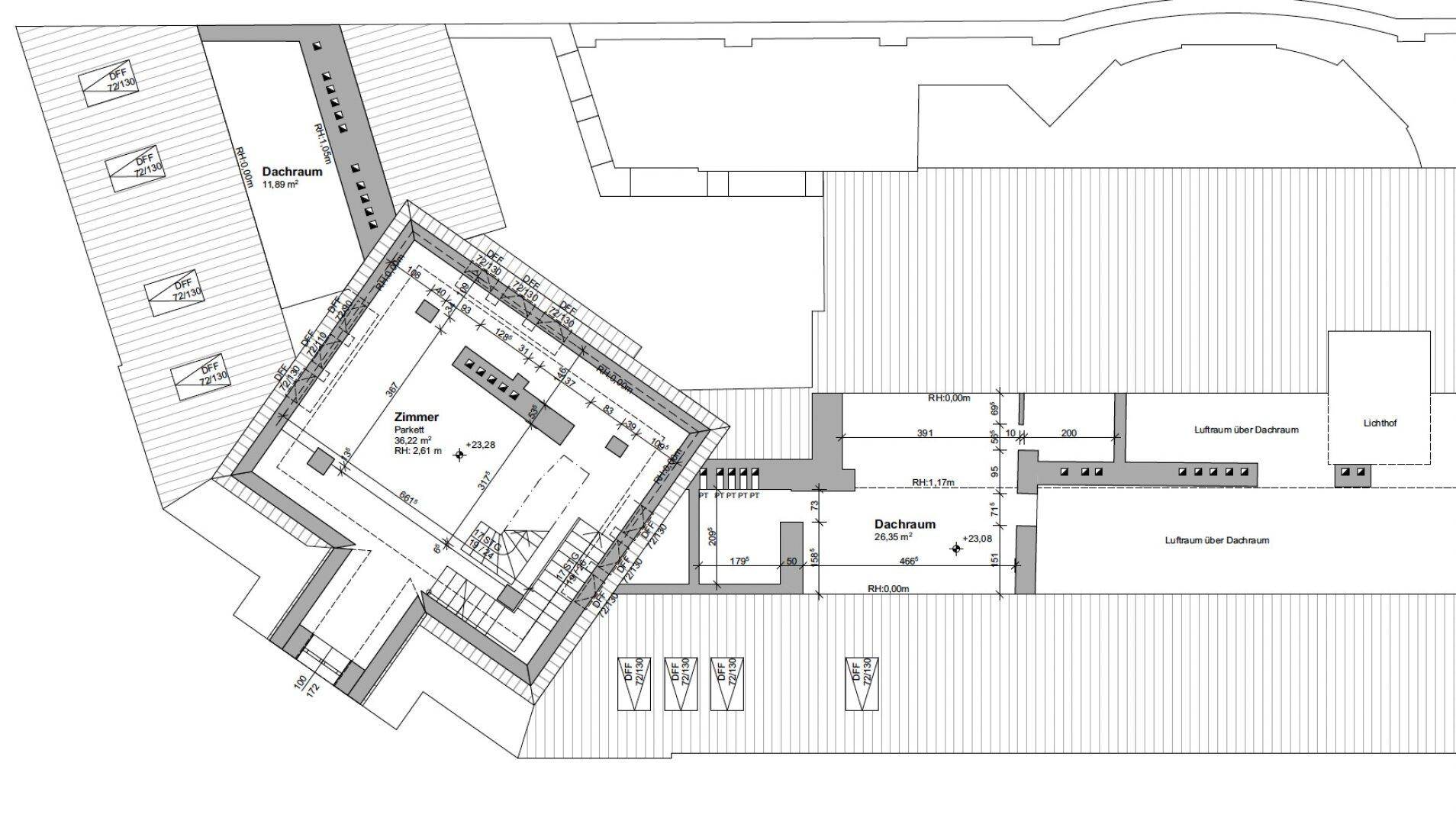 Grundriss des Dachgeschosses mit Zimmer und weiteren Dachräumen, inklusive Dachschrägen.