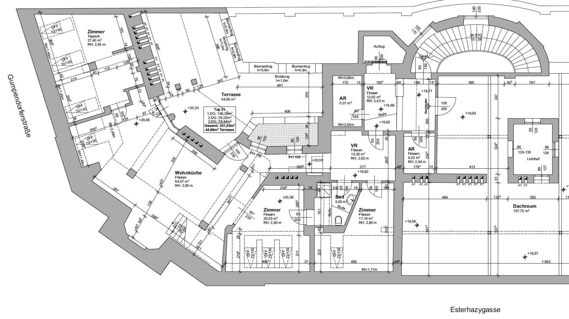 Detaillierter Grundriss mit Wohnküche, Terrasse und mehreren Zimmern im Dachgeschoss.