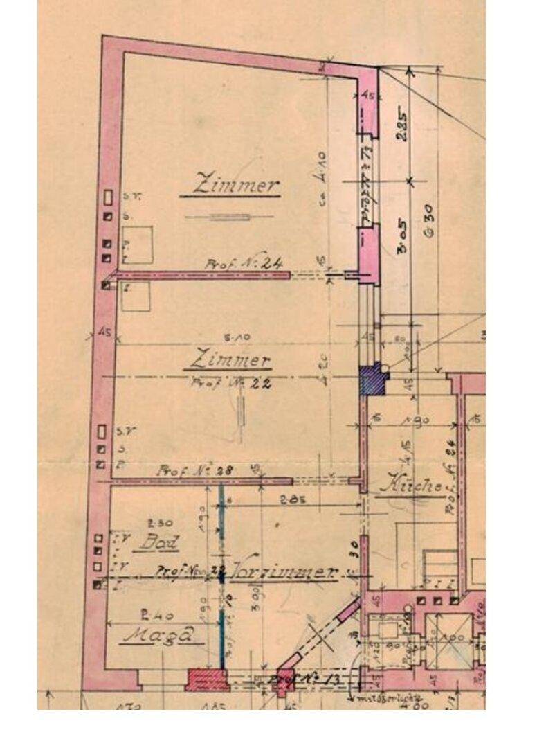 Historischer Grundriss mit Zimmern, Küche und Bad, handgezeichnet und beschriftet.