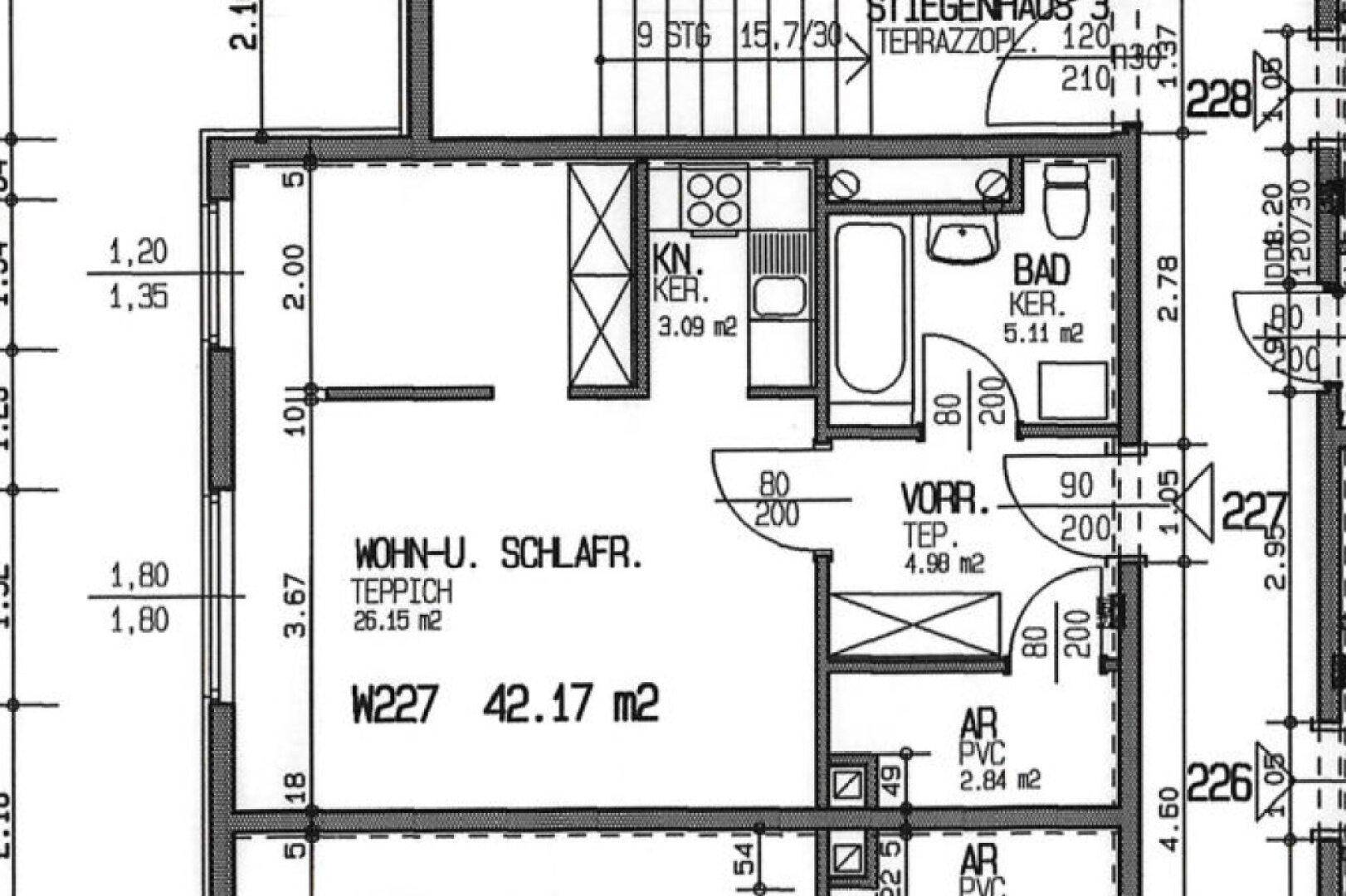 Grundriss einer Wohnung mit Wohn- und Schlafbereich, Küche, Bad und Abstellraum.
