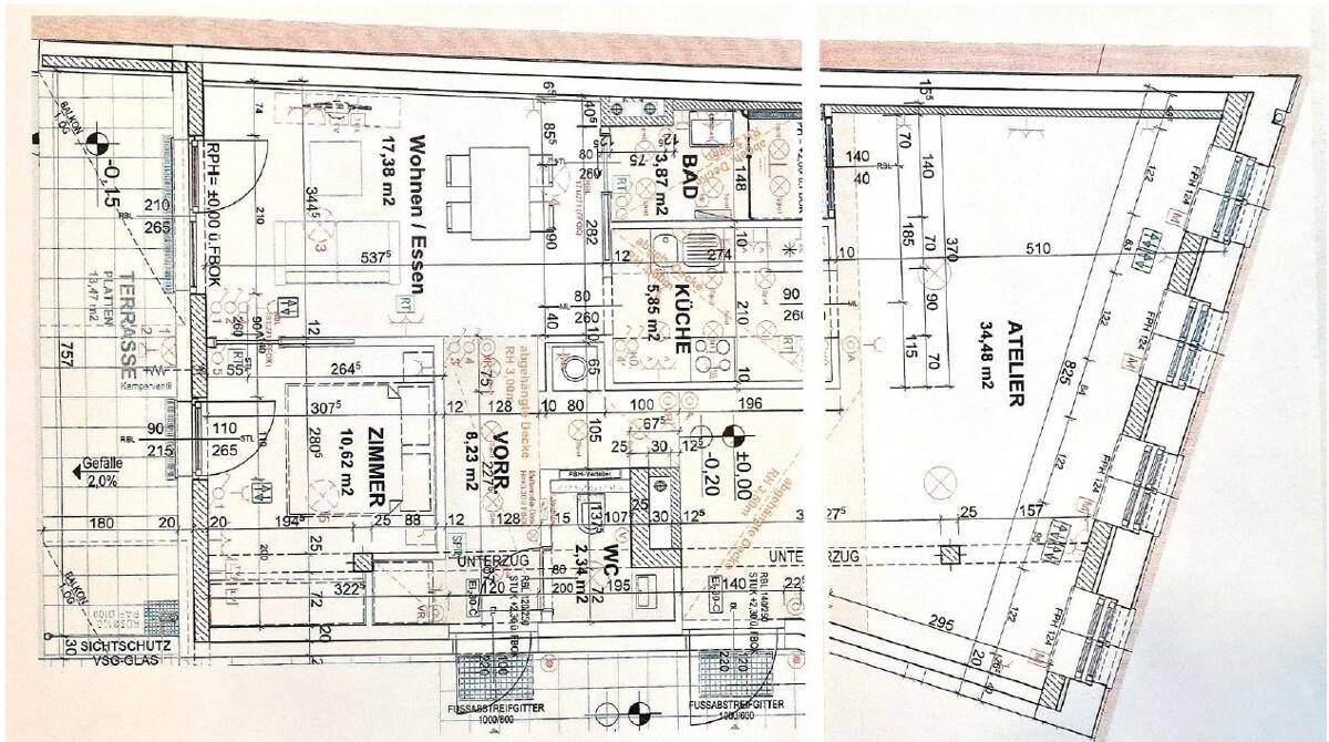 Detaillierter Grundriss mit Wohn-/Essbereich, Küche, Bad, Zimmern und großer Terrasse.