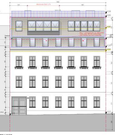 Architektonischer Plan der Gebäudefassade mit detaillierten Maßen und einer Mansarddachkonstruktion.