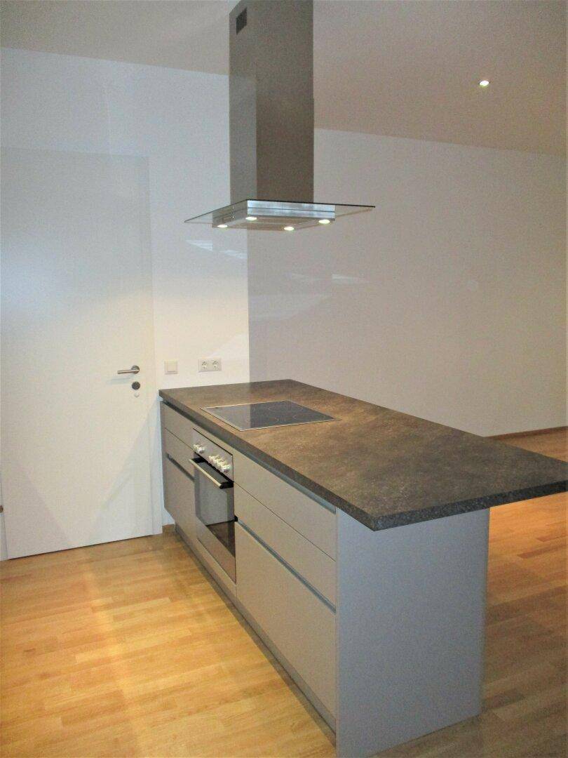 hochwertige Einbauküche mit Markengeräten