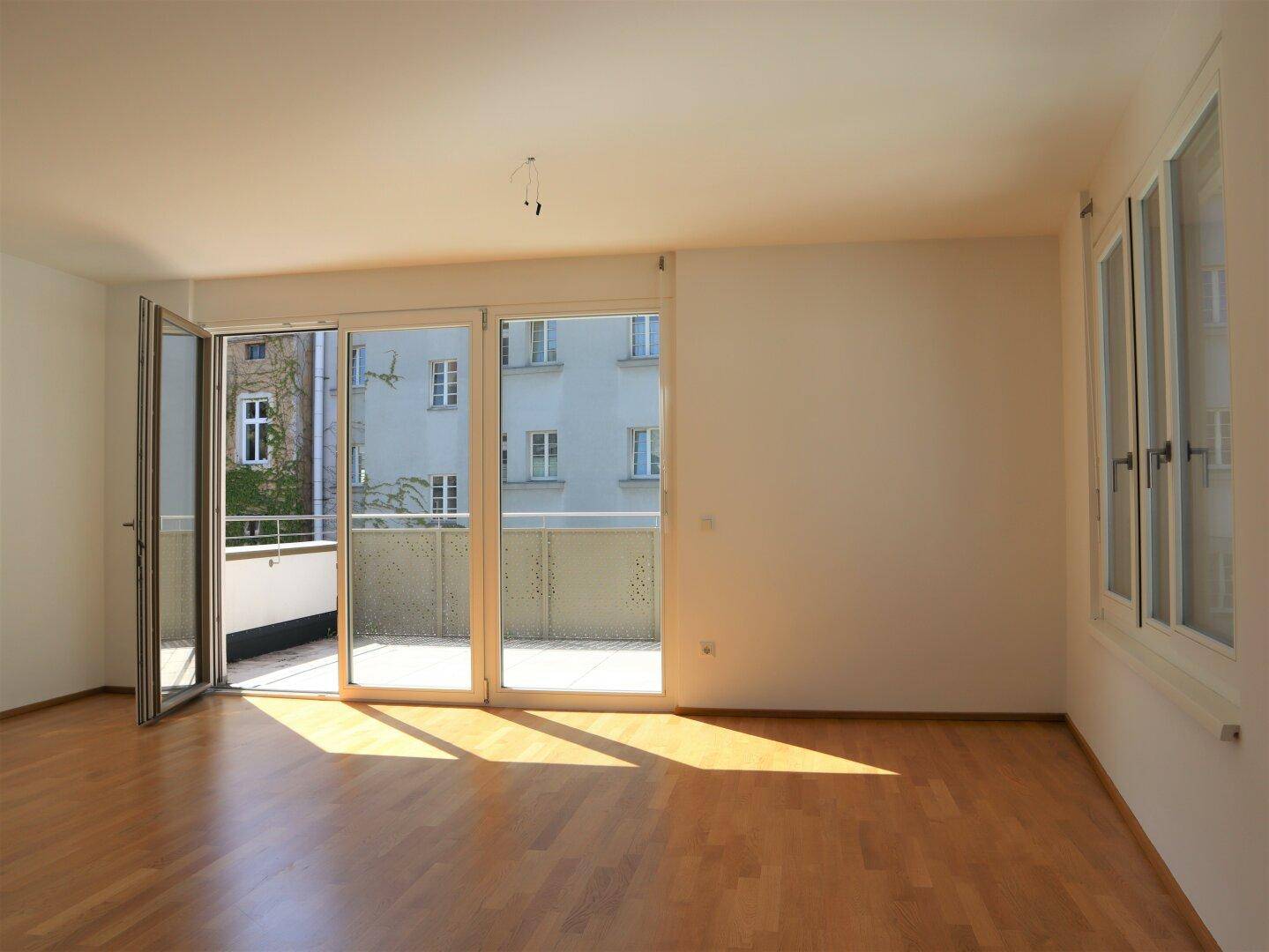 großzügige und lichtdurchflutete Räume (Beispielbild Vergleichswohnung)