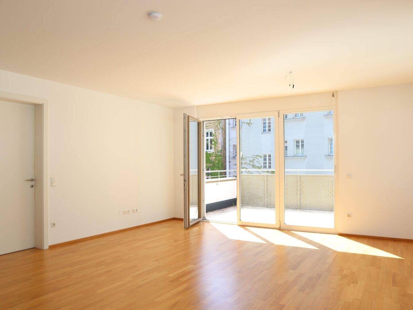lichtdurchfluteter Wohnbereich (Beispielbild Vergleichswohnung)